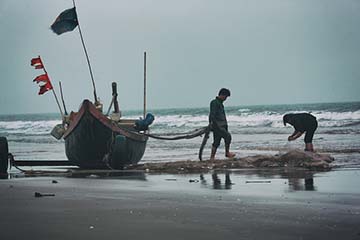 Phân tích truyện “Chiếc thuyền ngoài xa” của Nguyễn Minh Châu