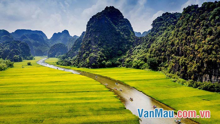 Có nơi đâu đẹp tuyệt vời, Như sông như núi như người Việt Nam