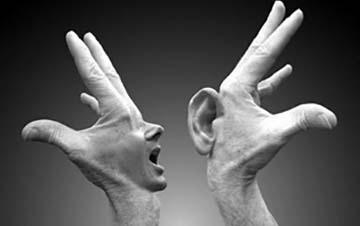Hãy bình luận ý kiến sau đây của triết học gia Hi Lạp Dê - nông (364 - 254 trước Công nguyên): “Chúng ta có hai tai và một miệng để nghe nhiều hơn và nói ít hơn