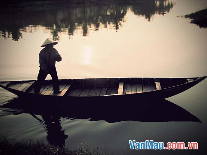 Người lái đò trên sông Đà trong tác phẩm là một ông già 70 tuổi