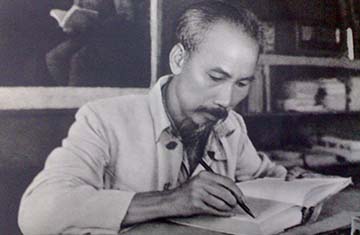 Trình bày về tác giả Hồ Chí Minh