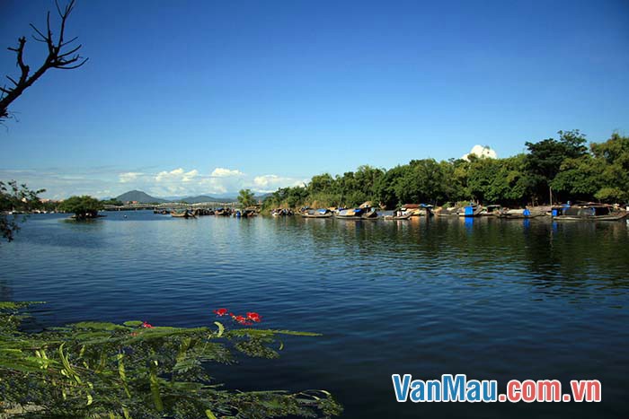 Sông Hương từ ngoại ô Kim Long đến cồn Hến