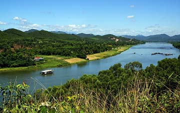Vẻ đẹp của con sông Hương mà em cảm nhận được qua bài tuỳ bút Ai đã đặt tên cho dòng sông” của Hoàng Phủ Ngọc Tường