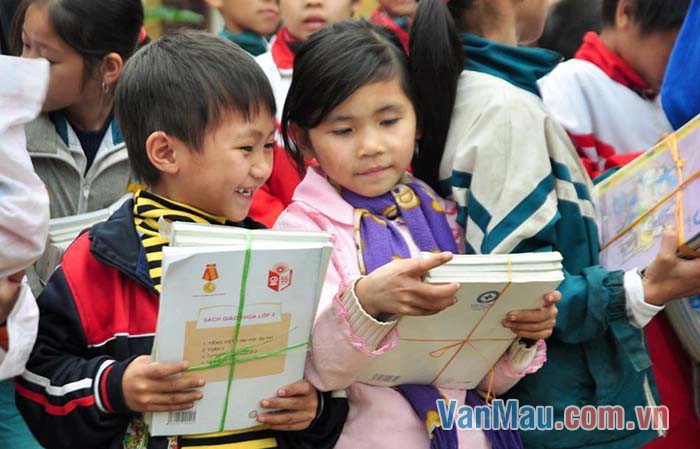 Quyên góp từ thiện sách vở cho các bạn học sinh nghèo