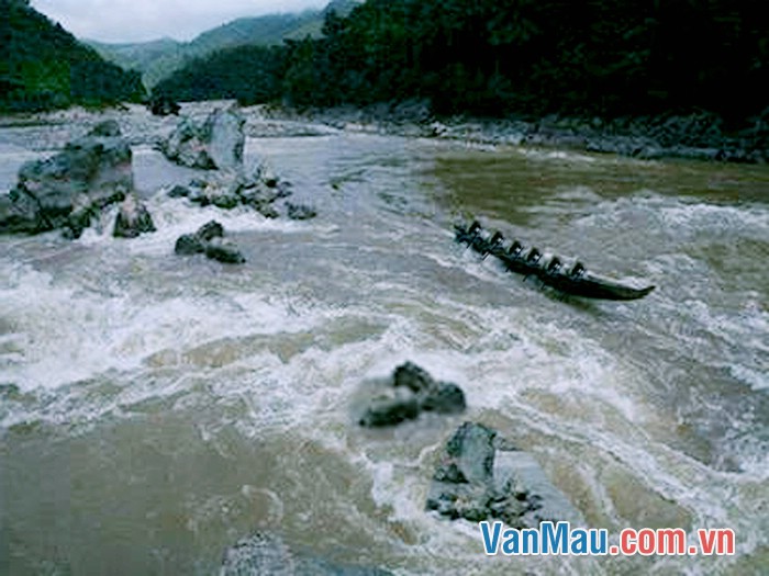 sông nước Đà Giang sẽ đưa con người dám đương đầu và chiến thắng thần đá thần sông