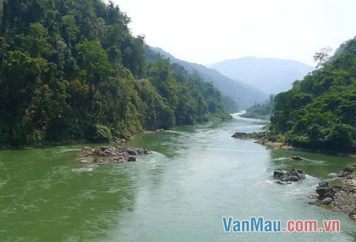 Sông Đà dưới ngòi bút Nguyễn Tuân trở nên một nhân vật có diện mạo, có tâm địa