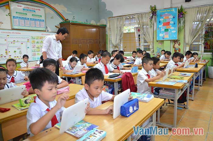 Có lẽ trong ngôi trường này em yêu nhất là lớp học của em Có lẽ trong ngôi trường này em yêu nhất là lớp học của em