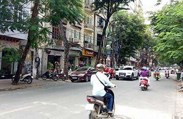 Tả buổi sáng trên đường phố Tả buổi sáng trên đường phố