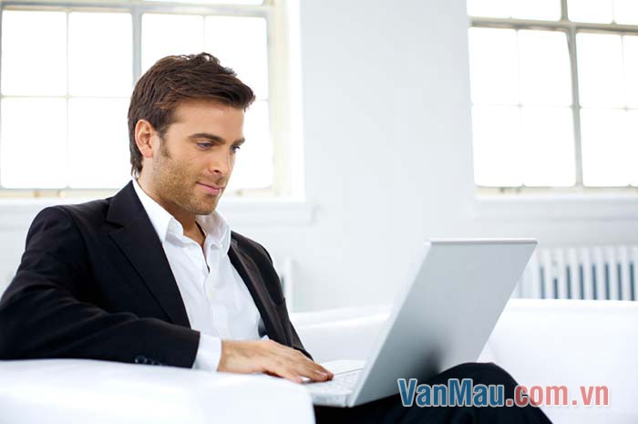Bố rất hay làm việc với máy tính Bố rất hay làm việc với máy tính