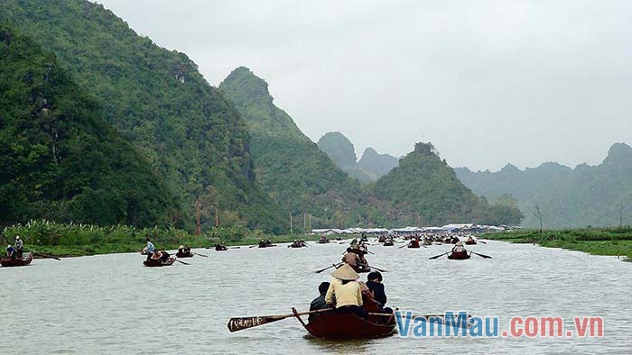 Đến với chùa Hương, mọi người đều mong có ngày trở lại Đến với chùa Hương, mọi người đều mong có ngày trở lại