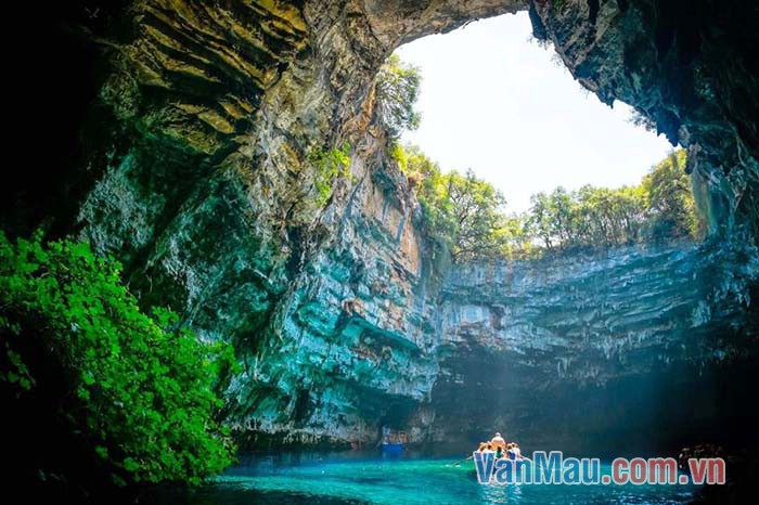 Động Phong Nha là hang động dài nhất và đẹp nhất thế giới