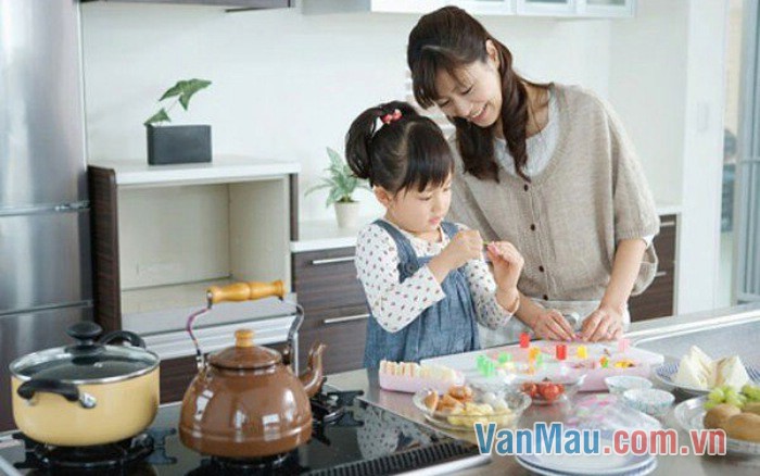 Mẹ tôi là một nguời phụ nữ đảm đang và rất khéo tay Mẹ tôi là một nguời phụ nữ đảm đang và rất khéo tay