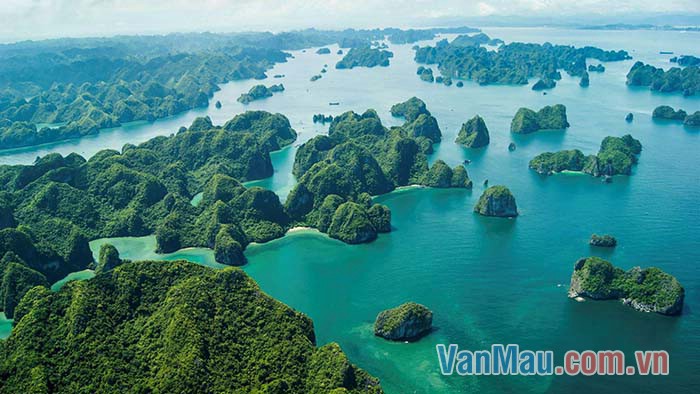 Vịnh Hạ Long mang một nét đẹp của một quần thể thiên nhiên hùng vĩ