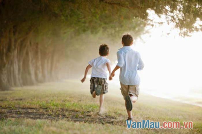 Mới năm tuổi mà Cún đã đứng cao đến vai tôi rồi Mới năm tuổi mà Cún đã đứng cao đến vai tôi rồi