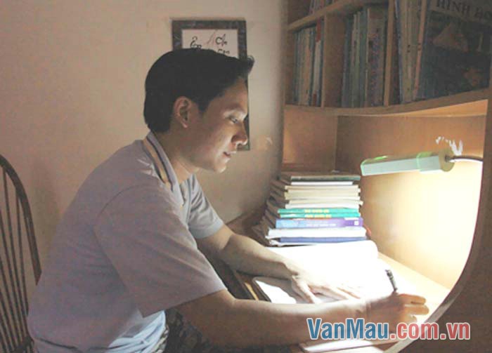 Thầy chấm bài cẩn thận và tỉ mỉ Thầy chấm bài cẩn thận và tỉ mỉ