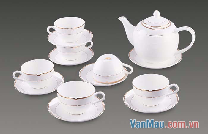 Bộ ấm chén cũng là một gia đình nhỏ, có bố mẹ và các con