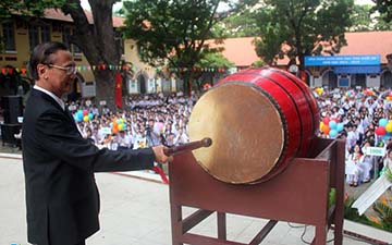 Viết đoạn văn tả trống trường Viết đoạn văn tả trống trường