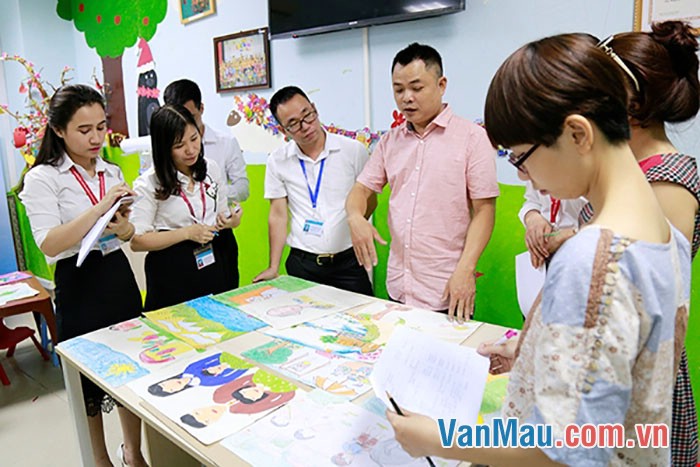 Thầy Hưng là giáo viên dạy môn Mĩ thuật của em Thầy Hưng là giáo viên dạy môn Mĩ thuật của em