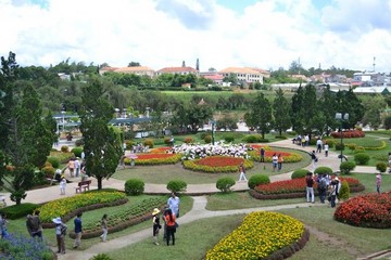 Tả vườn hoa ở công viên