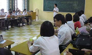 Giới thiệu và kể về hoạt động của tổ em trong tháng 3 vừa qua với một đoàn khách đến thăm Giới thiệu và kể về hoạt động của tổ em trong tháng 3 vừa qua với một đoàn khách đến thăm